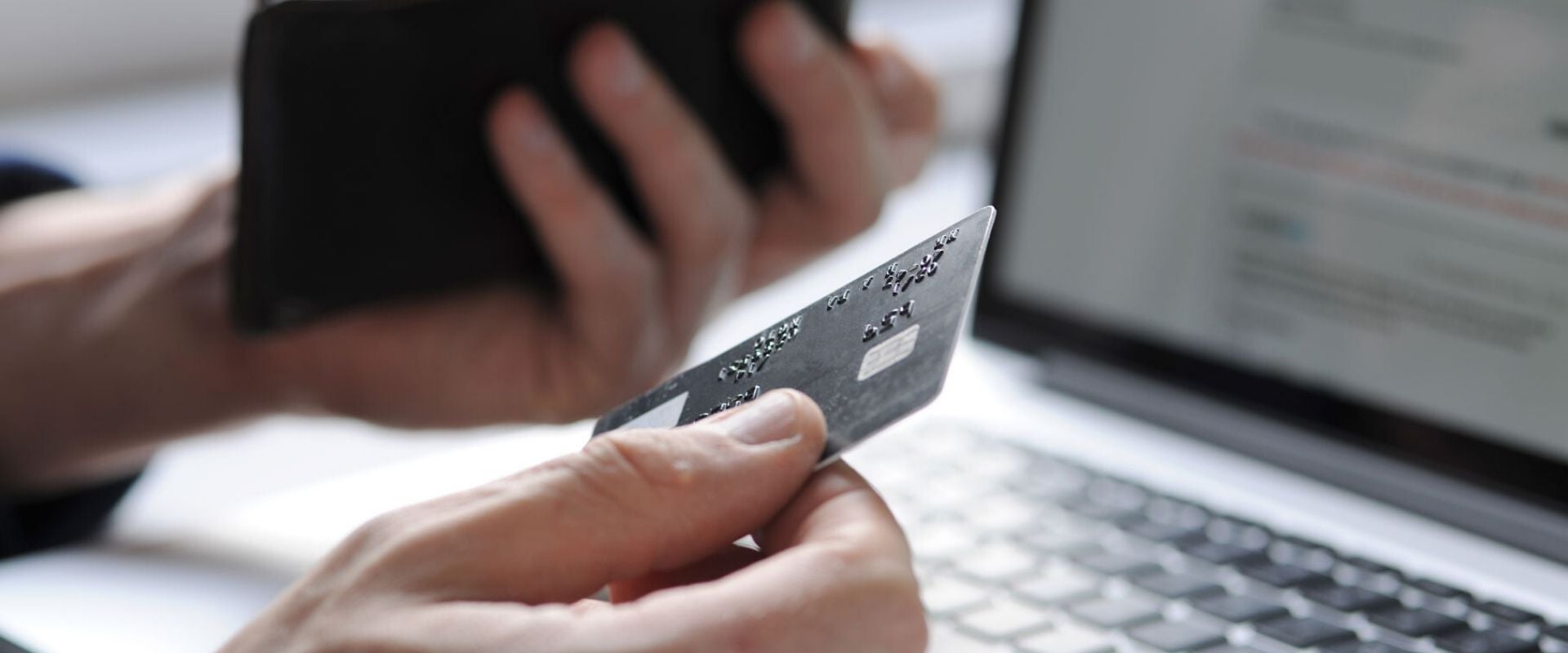 image of man using credit card to make purchase