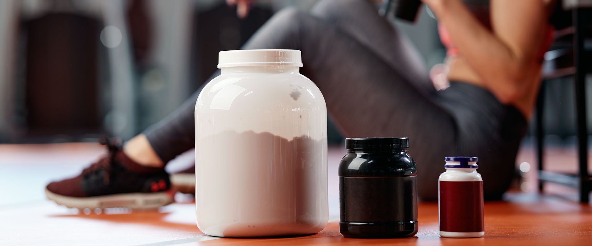 protein powder bottles in gym