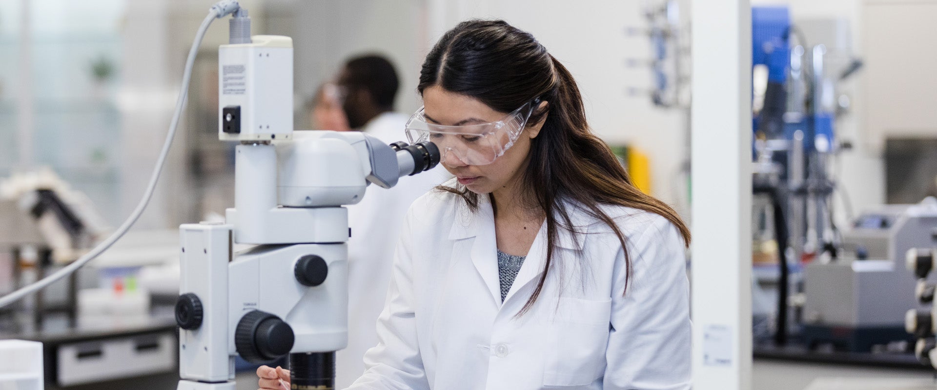 lab tech researching in lab