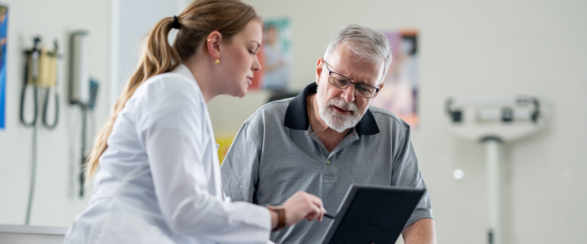 doctor consulting patient