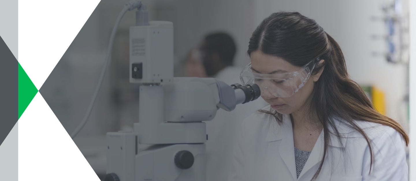lab tech researching in lab